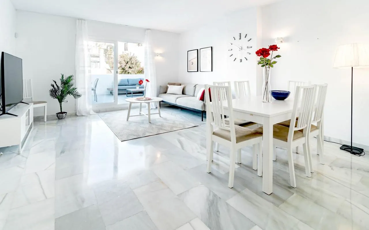 Captivating 2 Bedroom Apartment In Popular Nueva Andalucia Close To Centro Plaza Marbella