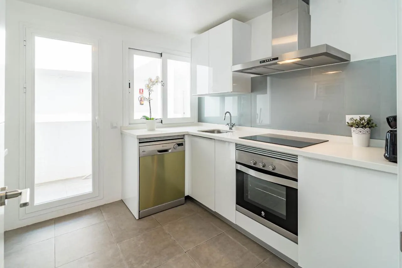 Captivating 2 Bedroom Apartment In Popular Nueva Andalucia Close To Centro Plaza Marbella