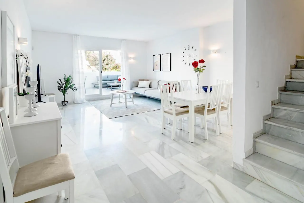 Captivating 2 Bedroom Apartment In Popular Nueva Andalucia Close To Centro Plaza Marbella
