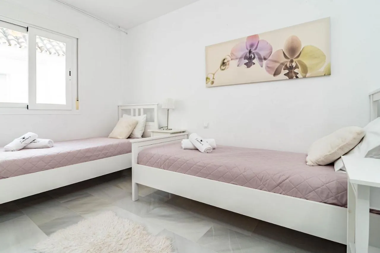 Captivating 2 Bedroom Apartment In Popular Nueva Andalucia Close To Centro Plaza Marbella